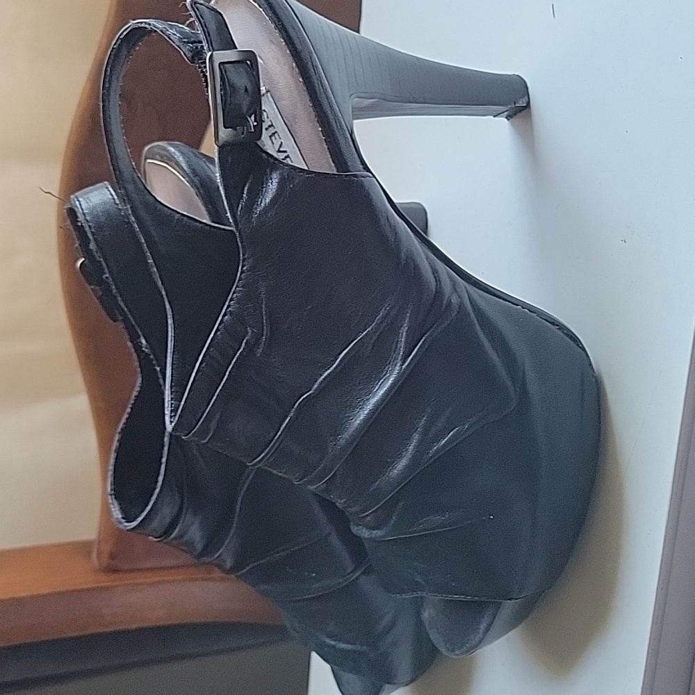 Steve Madden platform slingbacks worn few times. Great  shape